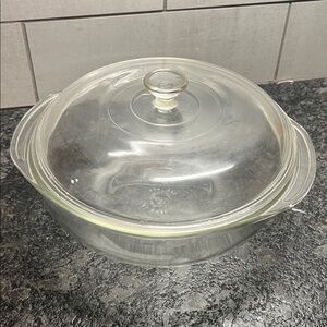 2qt Vintage Pyrex. Glass Casserole Dish with Lid  Excellent Condition